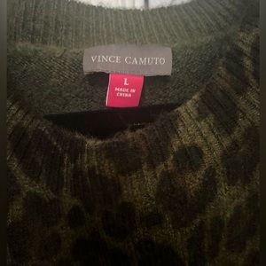 New VINCE CAMUTO LONG SLEEVE PRINT SWEATER SIZE LARGE WITH TAGS!
